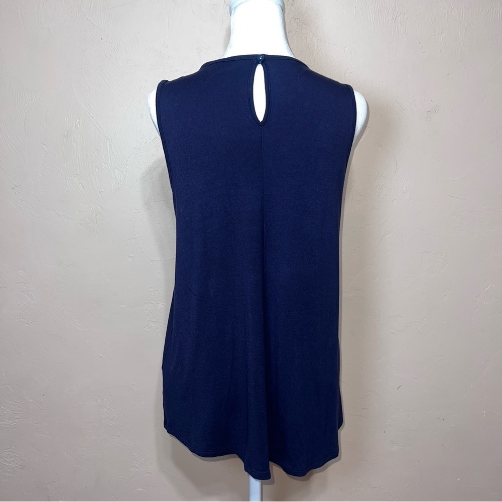 Green Envelope Los Angeles Flowy Sleeveless Navy Blouse White Lace Embroidered - Picture 3 of 8